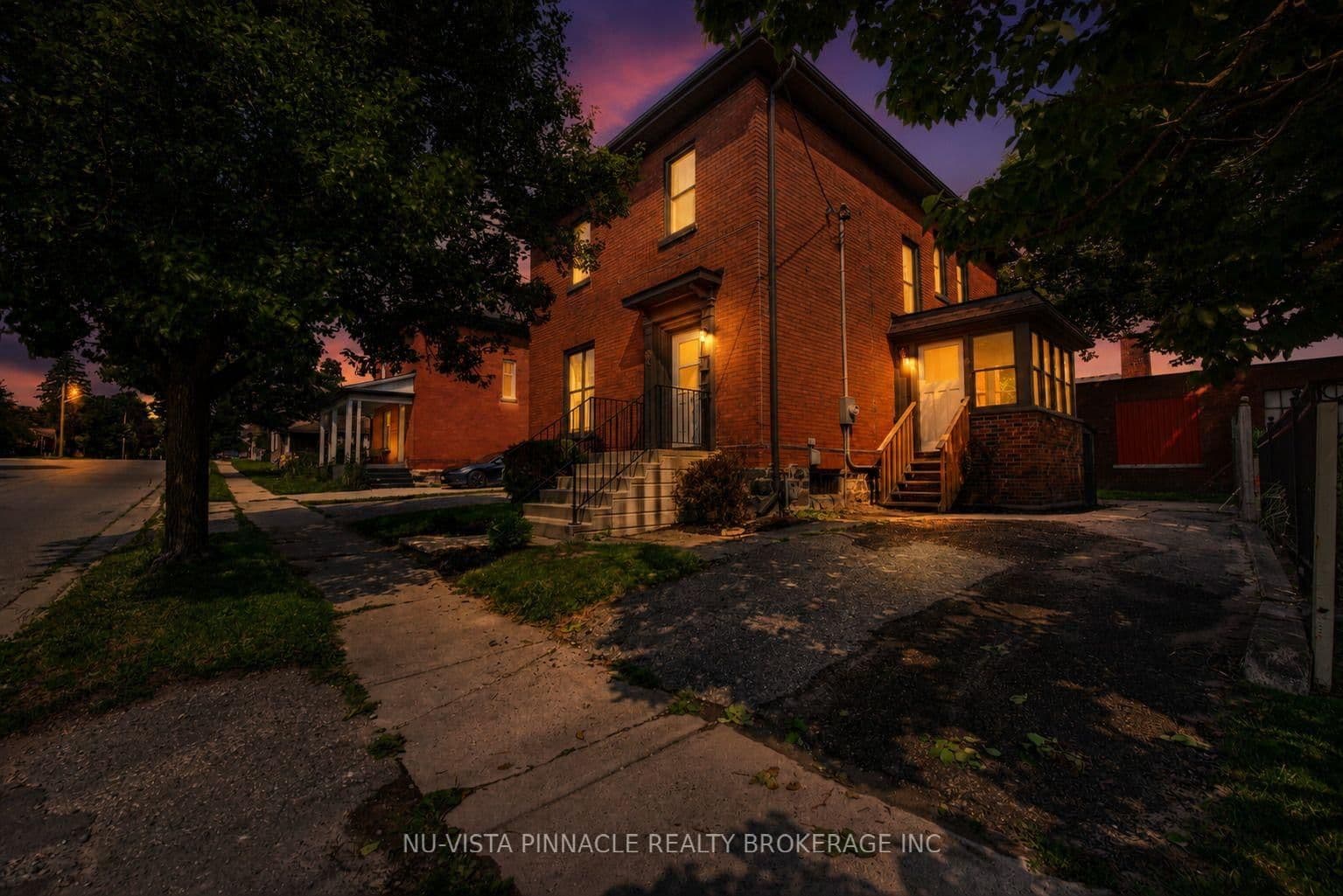 631 Peel Street thumbnail 4