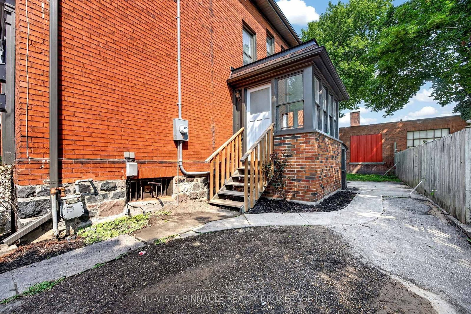 631 Peel Street thumbnail 44
