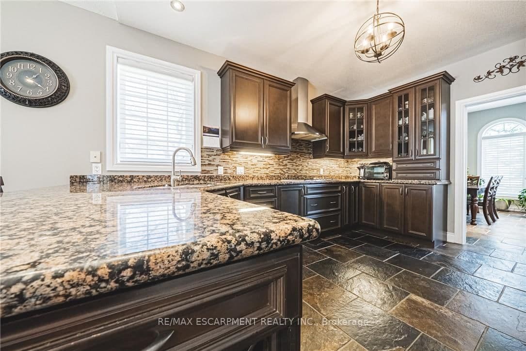 137 PINEHILL Drive thumbnail 16