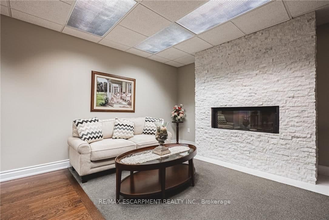 137 PINEHILL Drive thumbnail 32