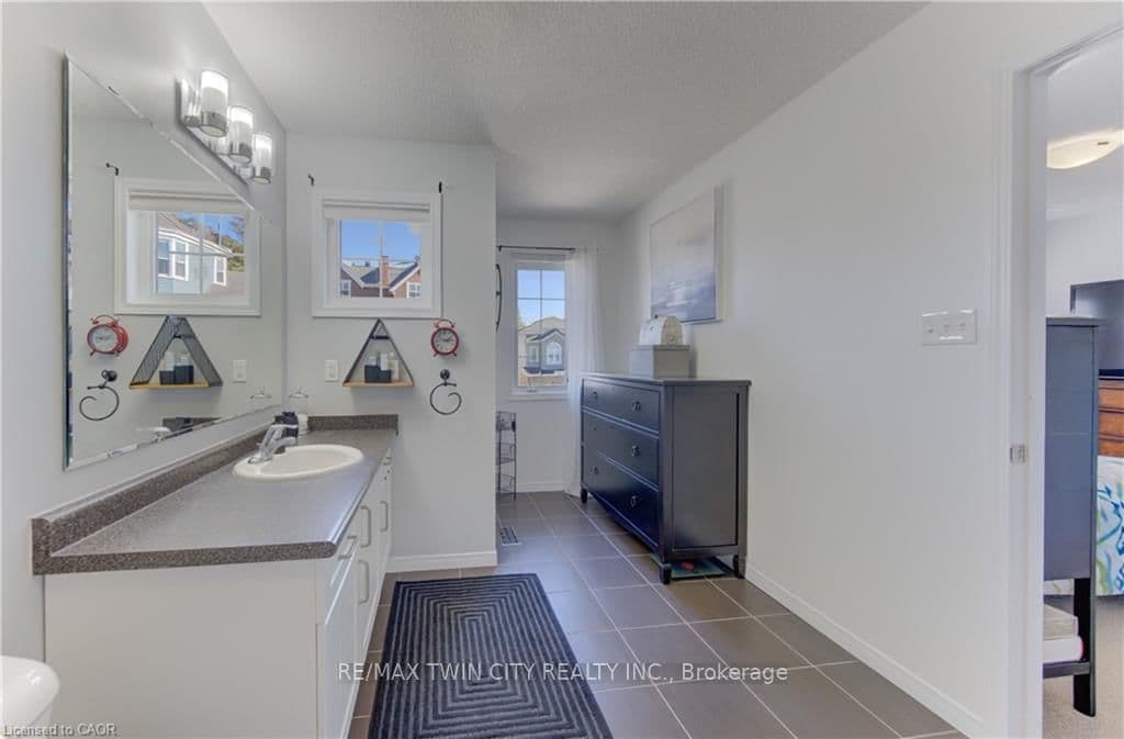 232 CRANBROOK Street thumbnail 21