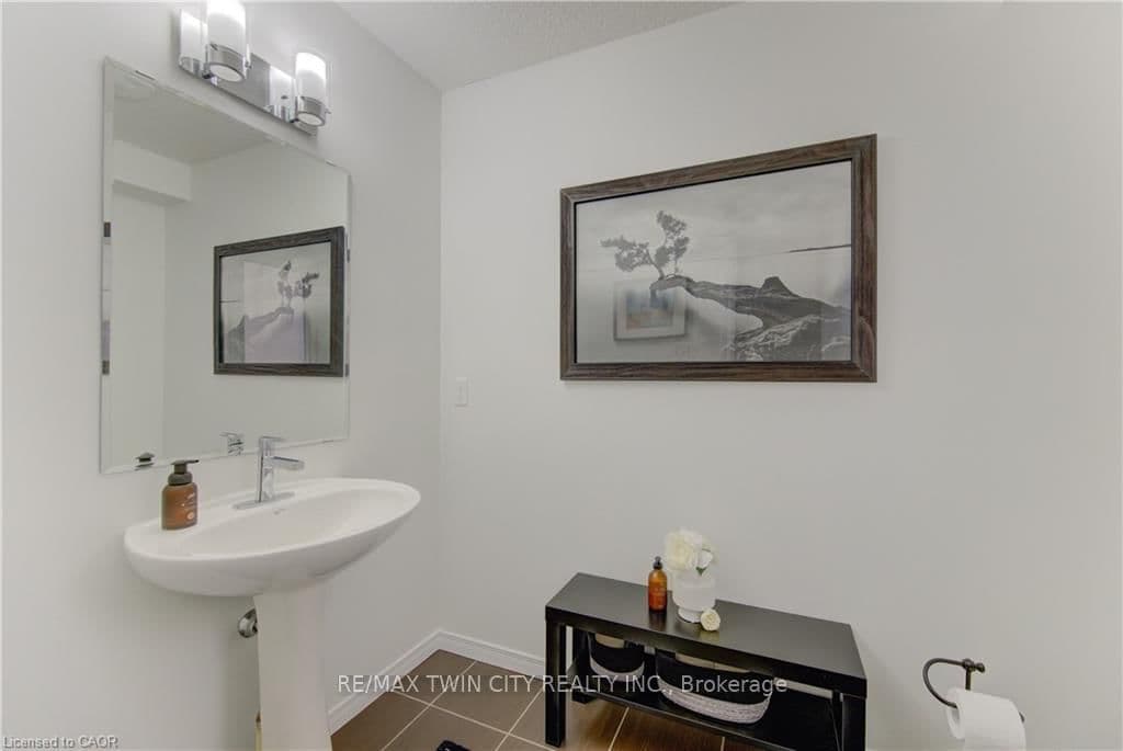 232 CRANBROOK Street thumbnail 8