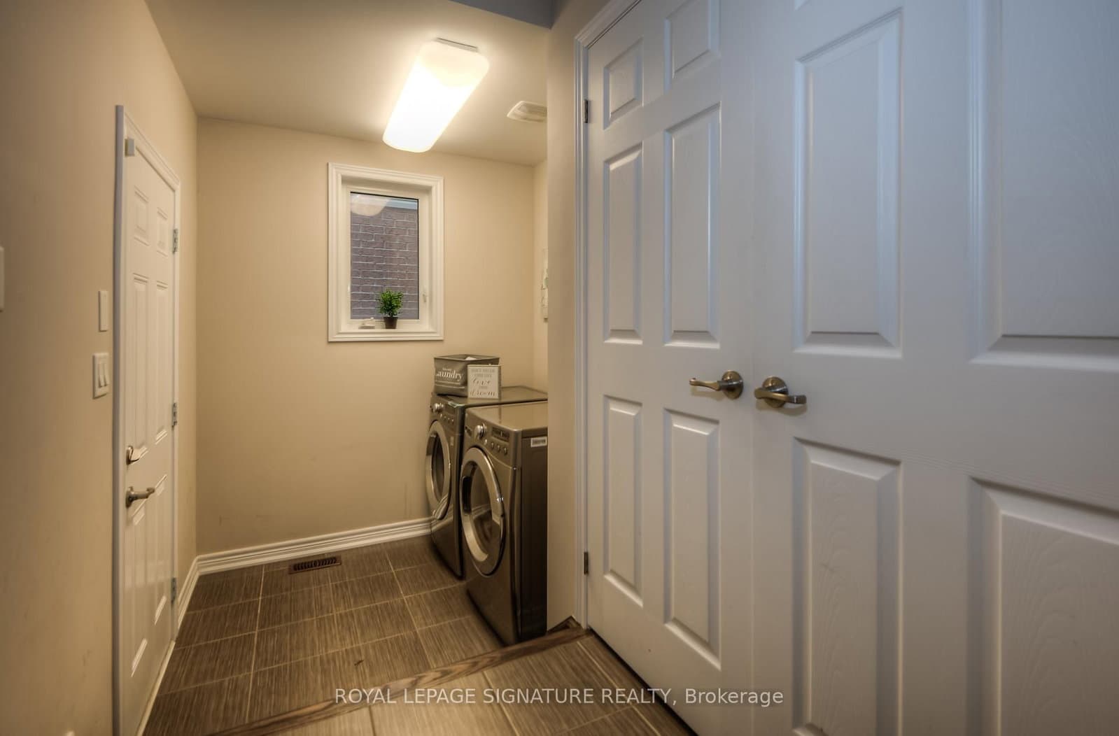 102 Coopershawk Street thumbnail 7