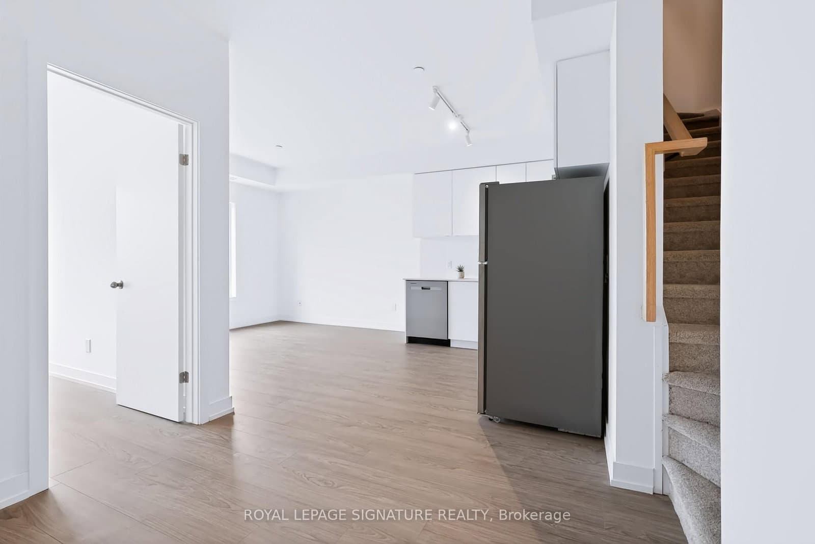 16 Melbourne Avenue, Unit 316B thumbnail 4