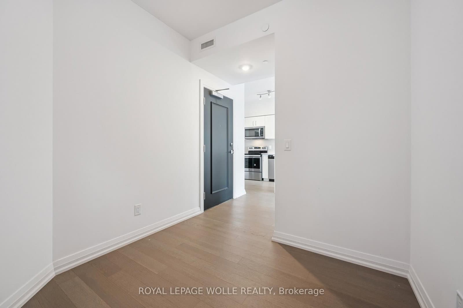 155 Caroline Street S, Unit 1807 thumbnail 18