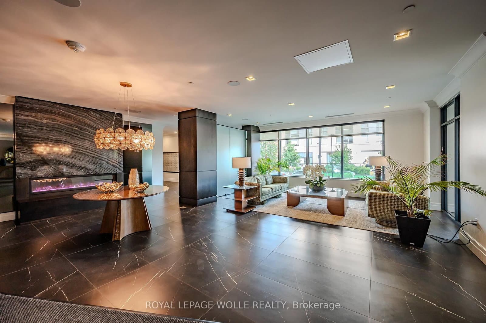 155 Caroline Street S, Unit 1807 thumbnail 25