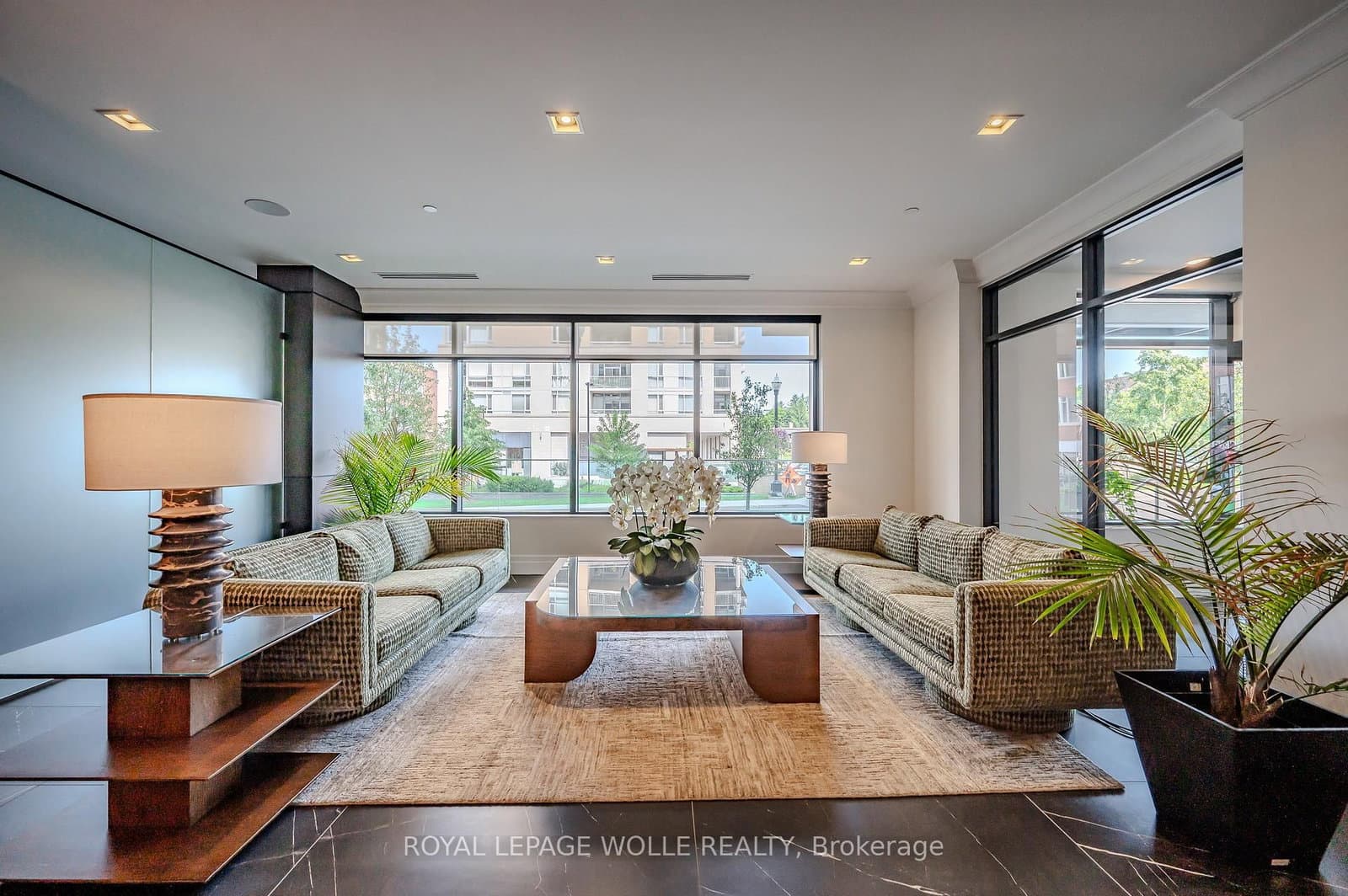 155 Caroline Street S, Unit 1807 thumbnail 27