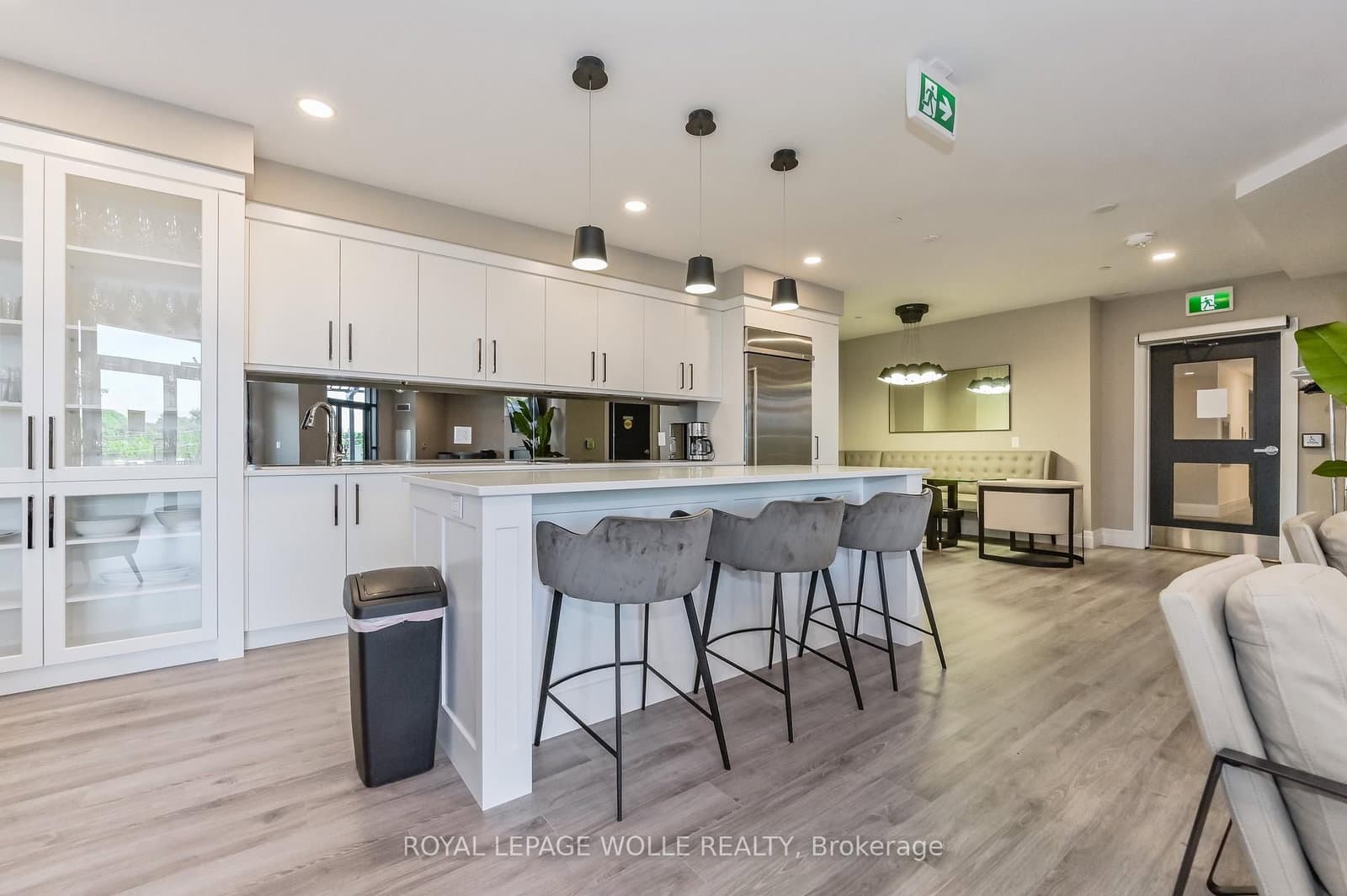 155 Caroline Street S, Unit 1807 thumbnail 30