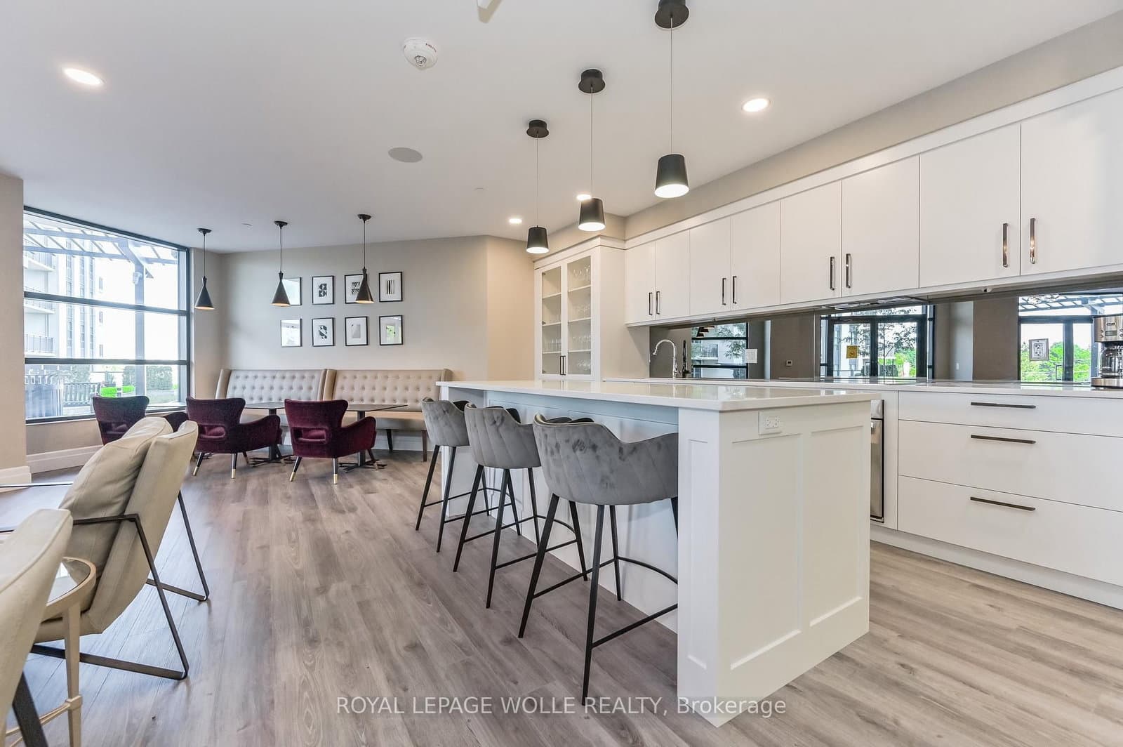 155 Caroline Street S, Unit 1807 thumbnail 31