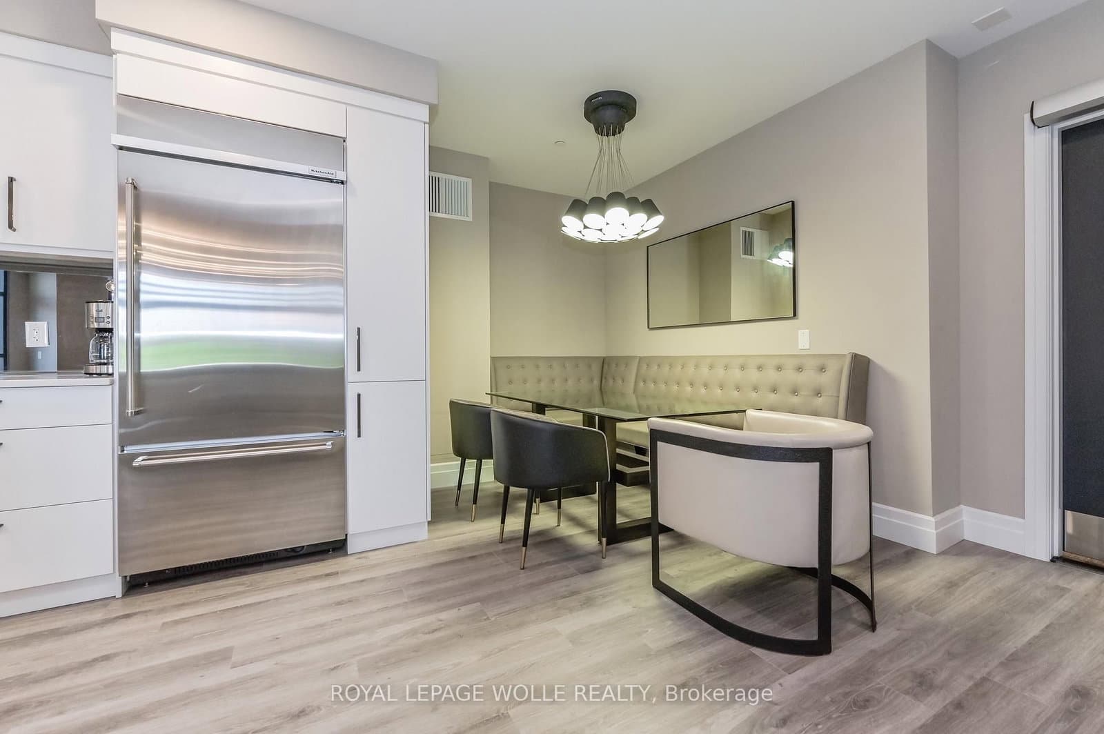 155 Caroline Street S, Unit 1807 thumbnail 32