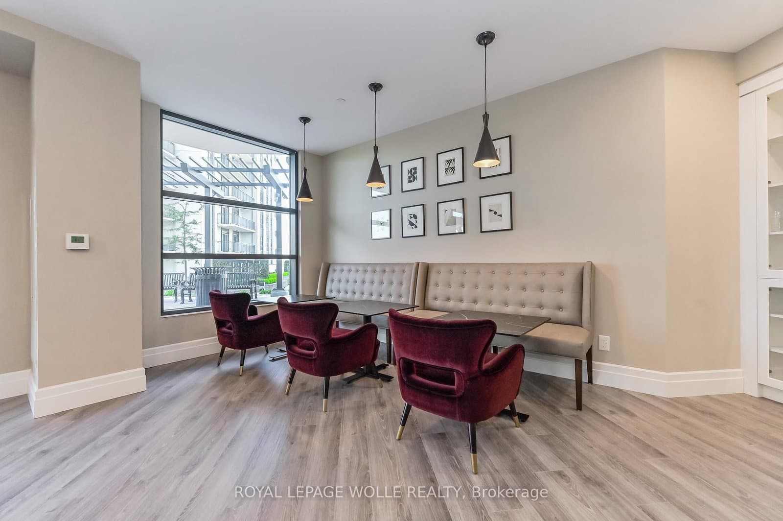 155 Caroline Street S, Unit 1807 thumbnail 34