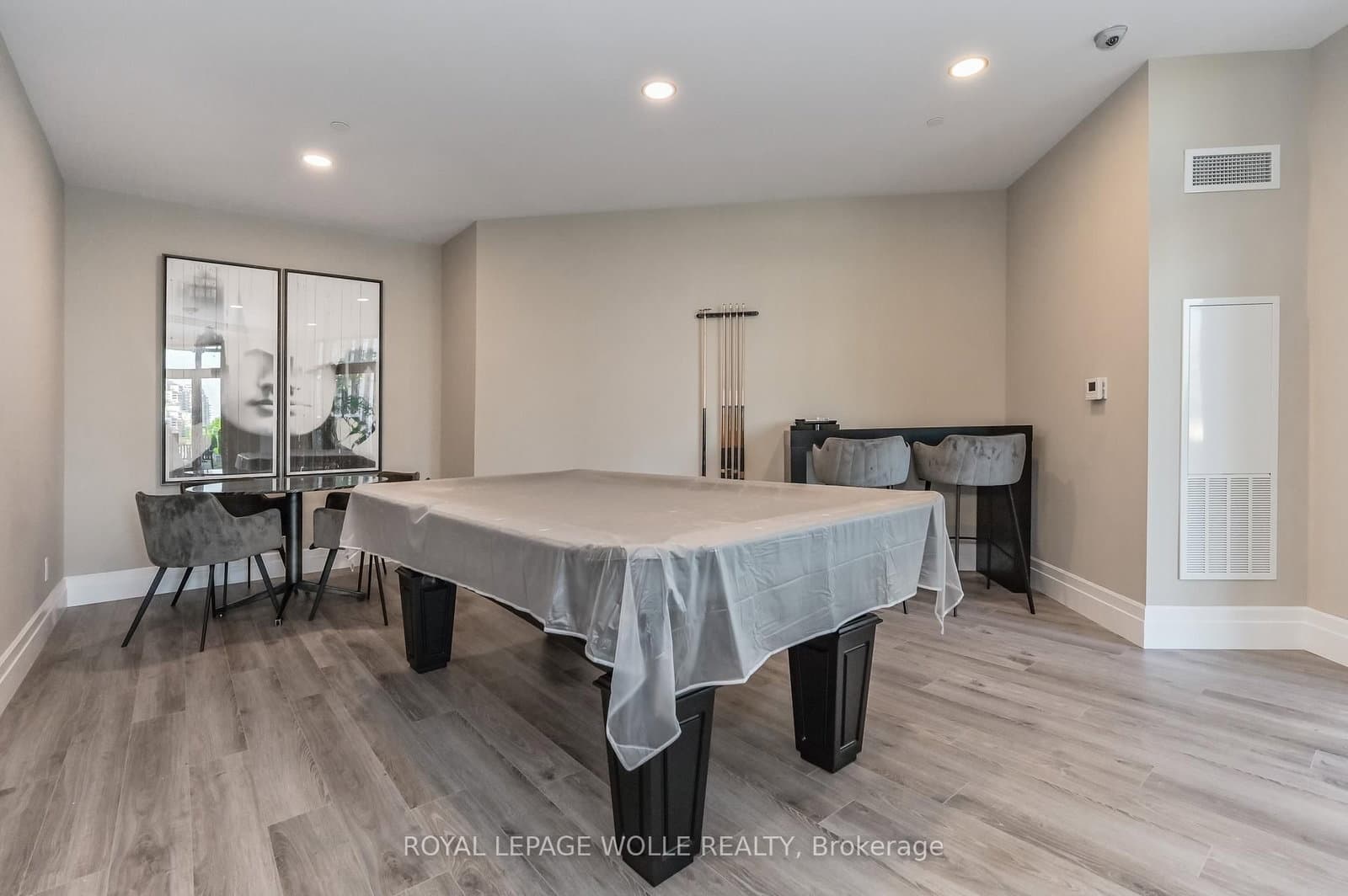 155 Caroline Street S, Unit 1807 thumbnail 37