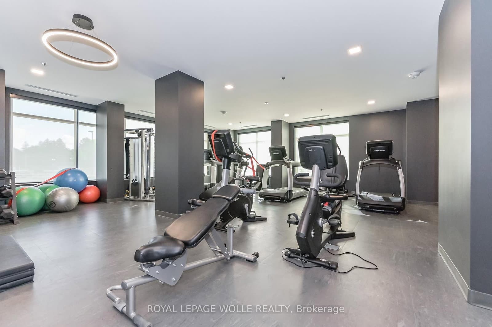 155 Caroline Street S, Unit 1807 thumbnail 42