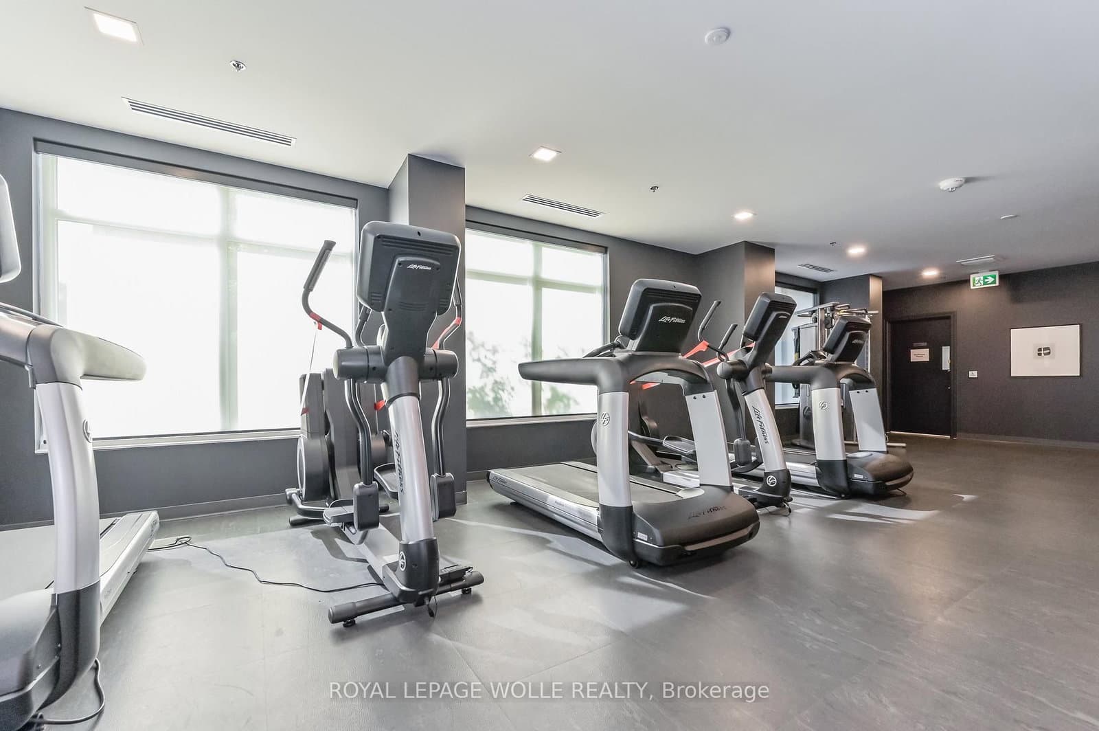 155 Caroline Street S, Unit 1807 thumbnail 43