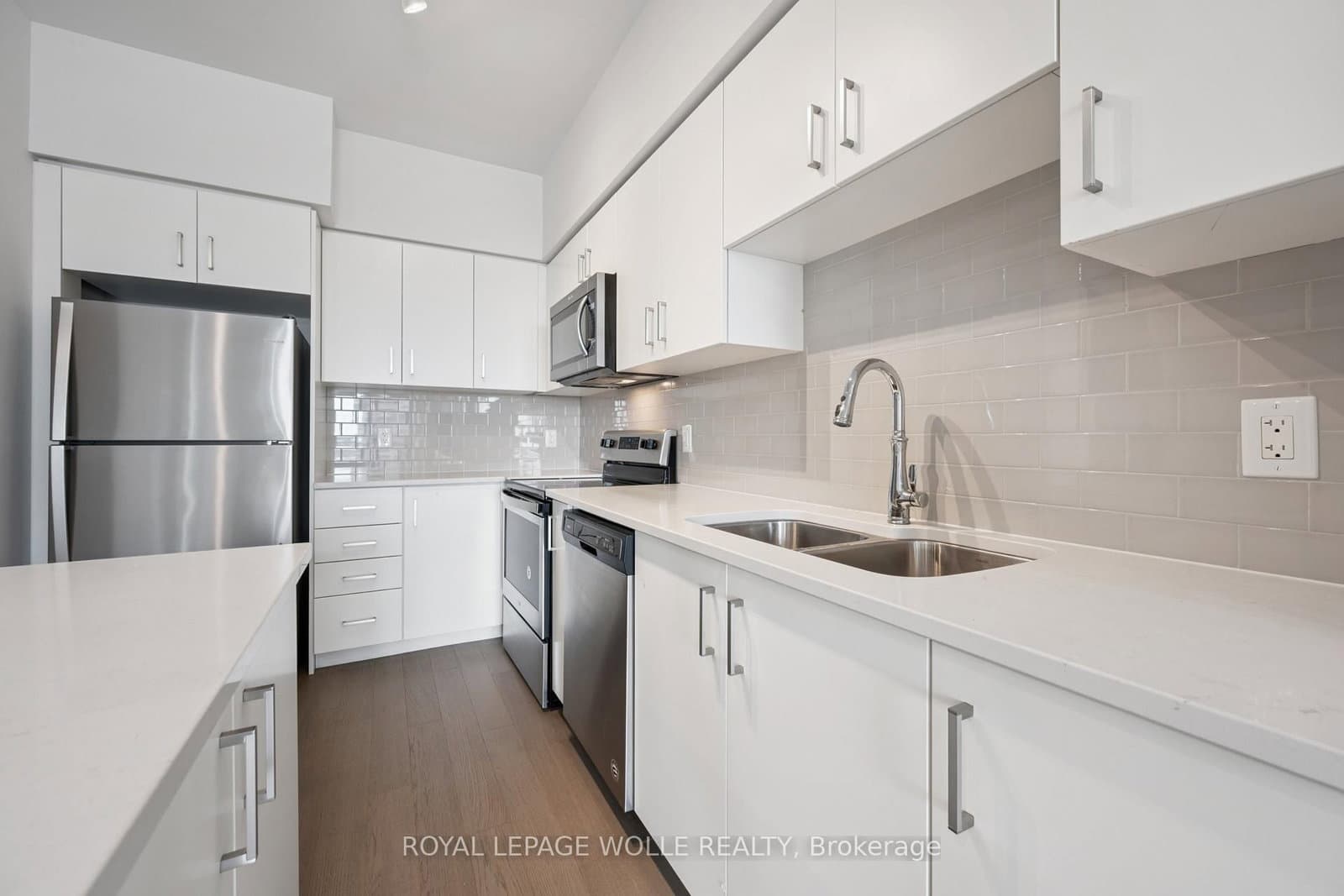 155 Caroline Street S, Unit 1807 thumbnail 6