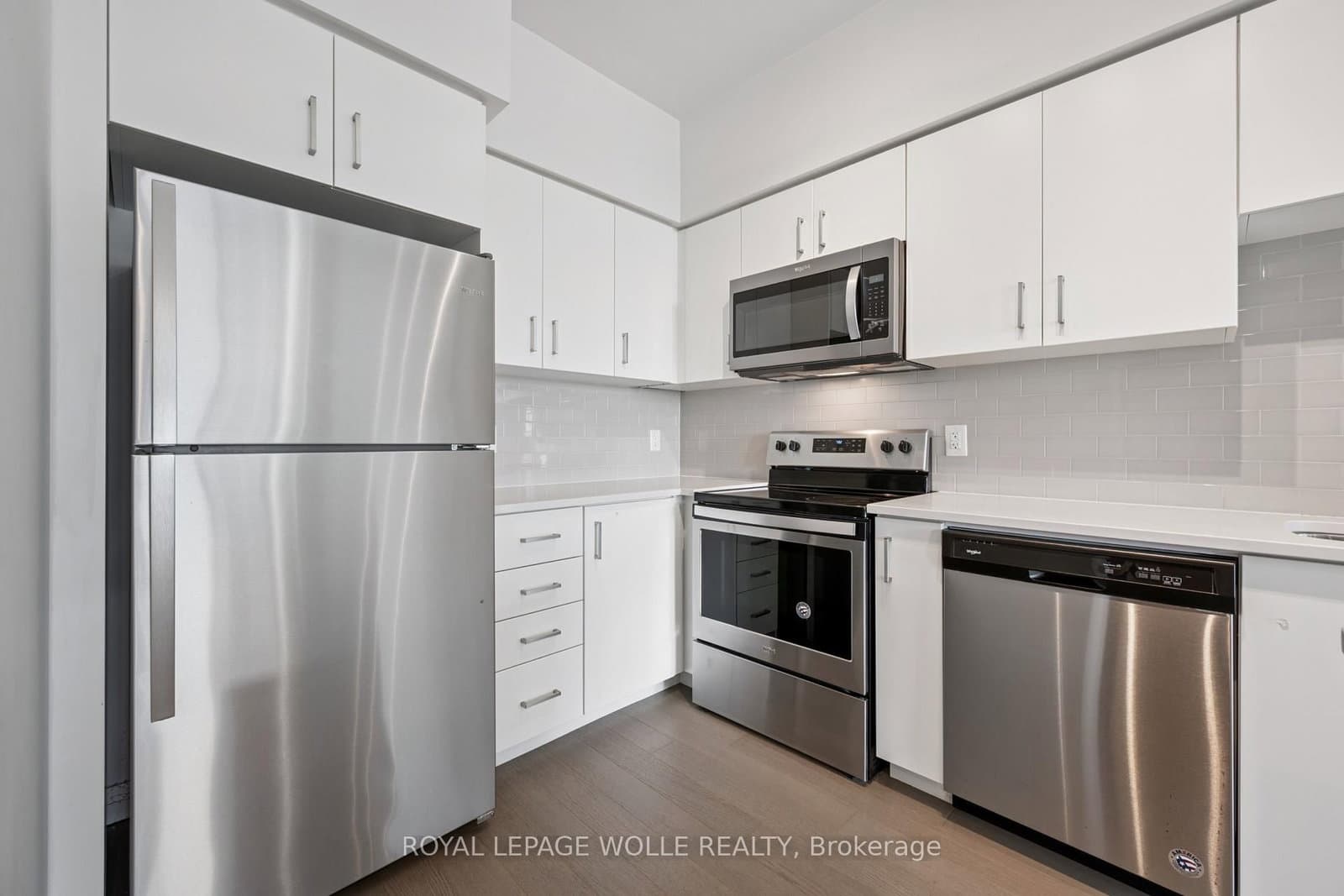 155 Caroline Street S, Unit 1807 thumbnail 7