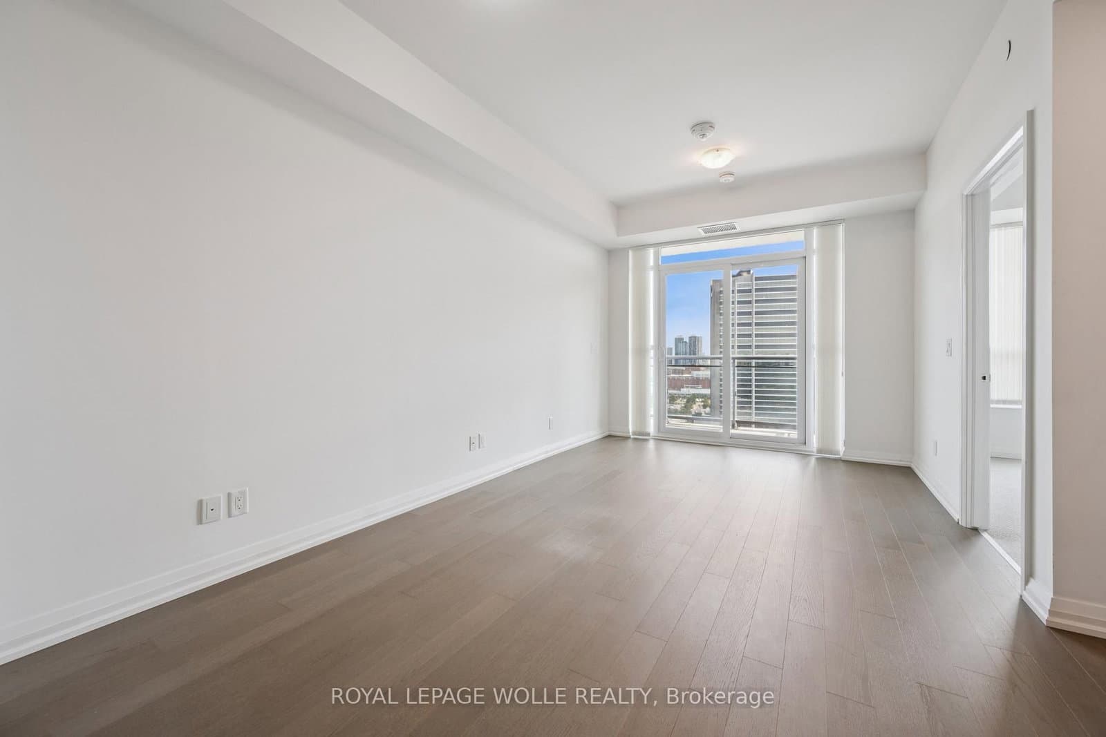 155 Caroline Street S, Unit 1807 thumbnail 9