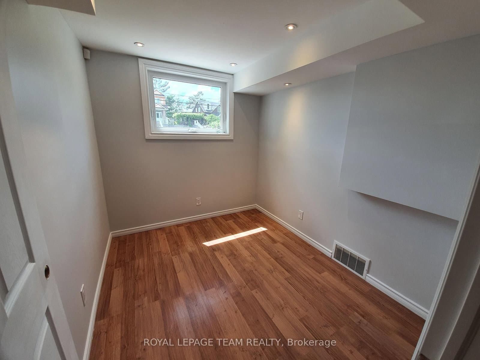 1015 Pinecrest Road, Unit UPSTRS thumbnail 13