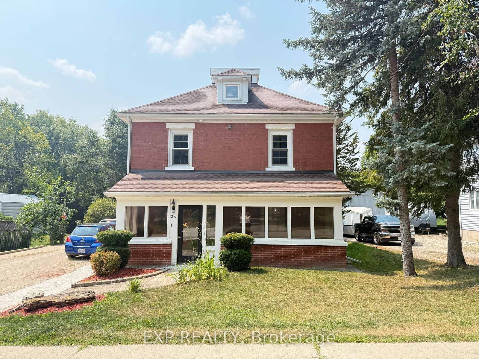 24 Emma Street N - Image 1