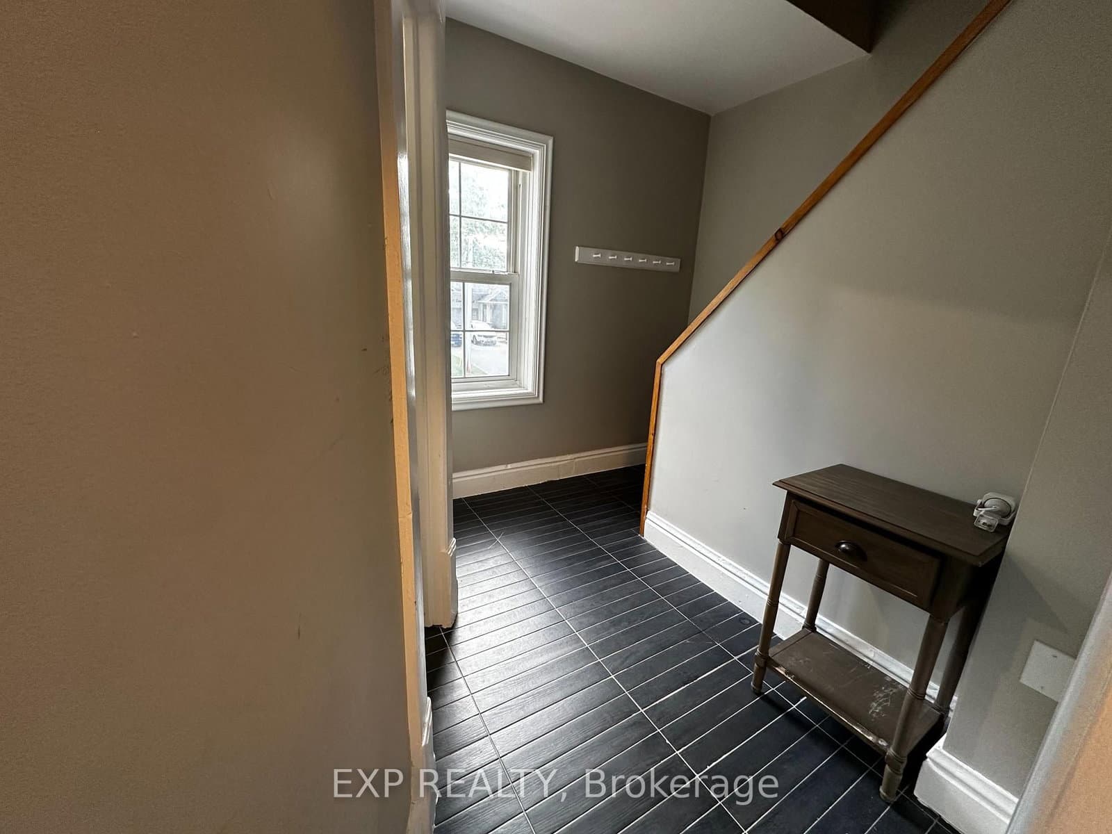 24 Emma Street N thumbnail 6
