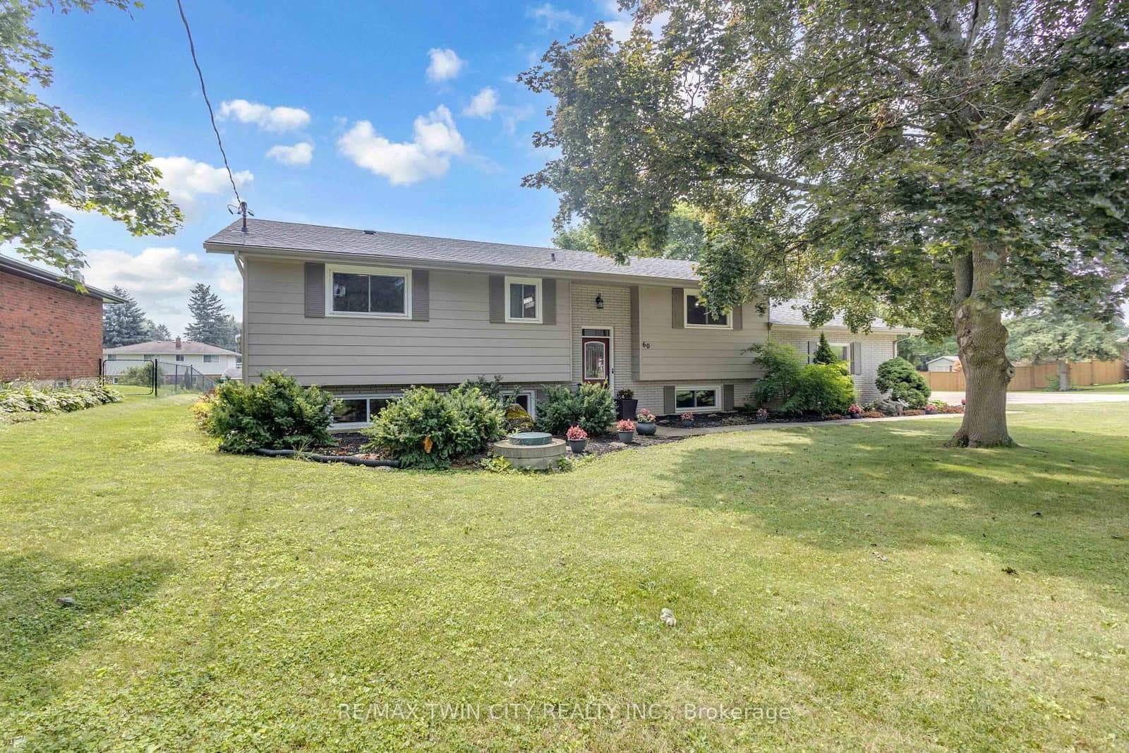 60 Brown Avenue - Image 1