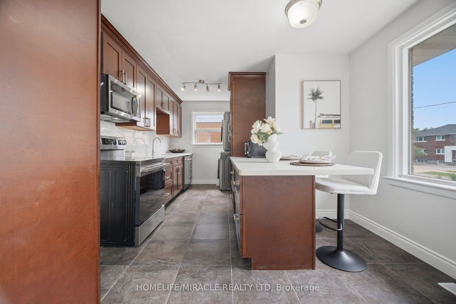 199 Allen Street E thumbnail 10
