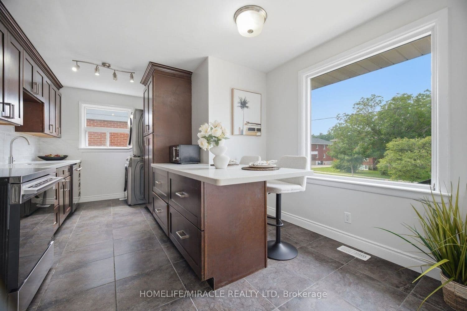 199 Allen Street E thumbnail 11