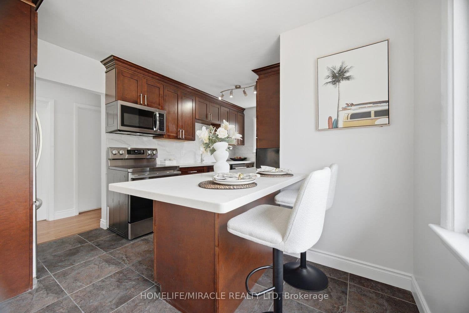 199 Allen Street E thumbnail 12