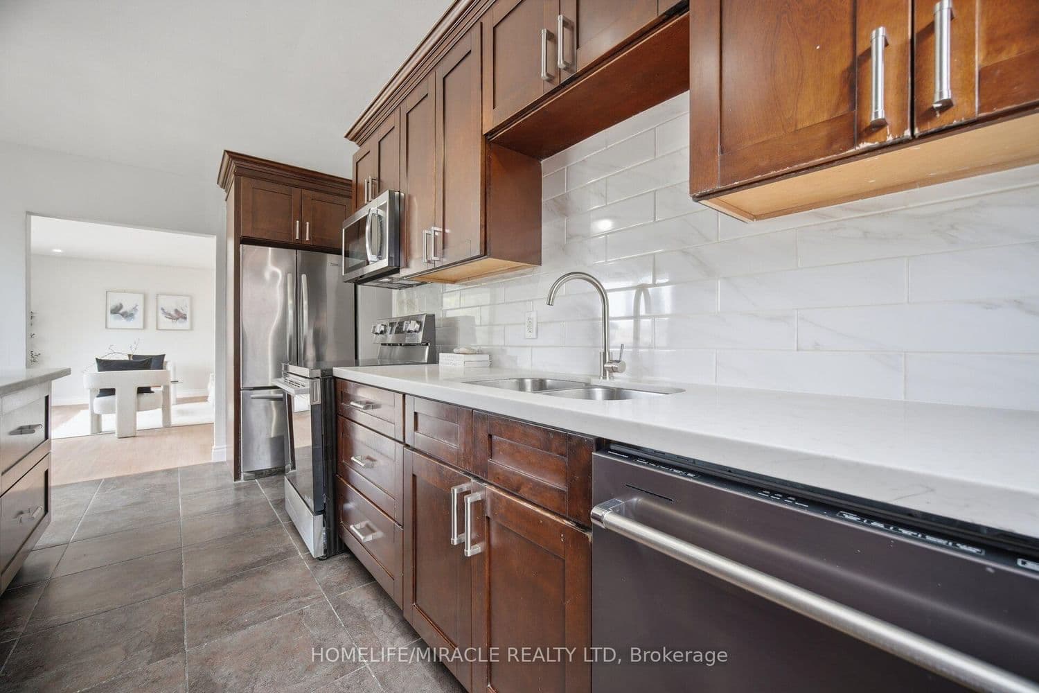 199 Allen Street E thumbnail 14