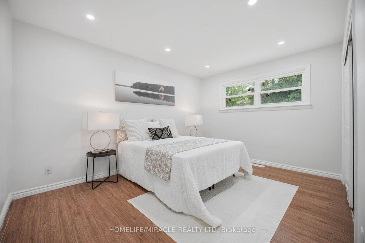 199 Allen Street E thumbnail 22