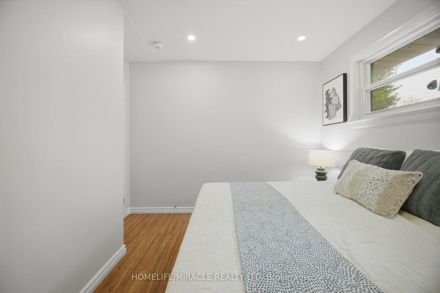 199 Allen Street E thumbnail 26