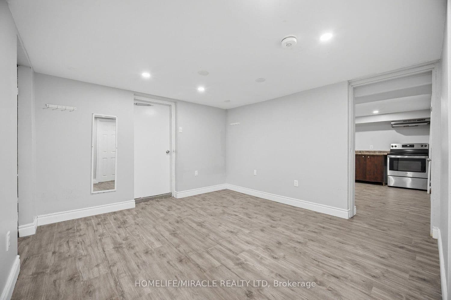 199 Allen Street E thumbnail 35