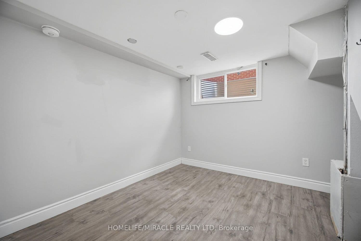 199 Allen Street E thumbnail 44