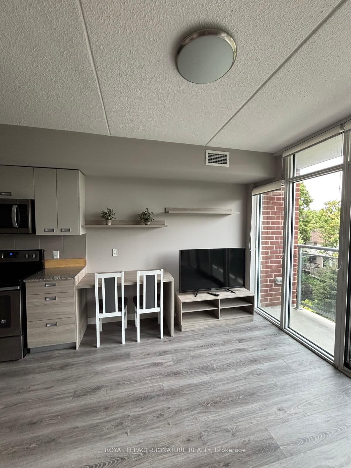 308 Lester Street, Unit 306 thumbnail 18