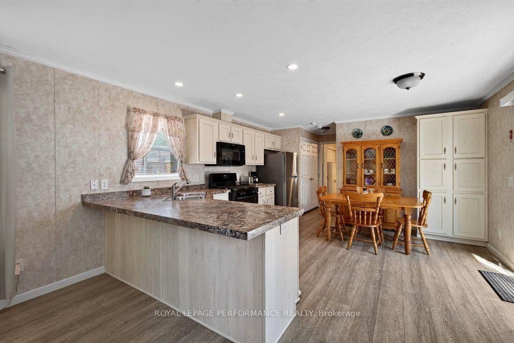 16 Eastgate Avenue thumbnail 13