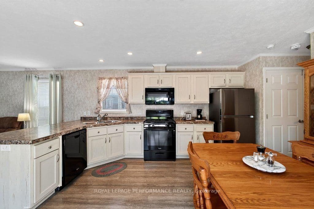 16 Eastgate Avenue thumbnail 17