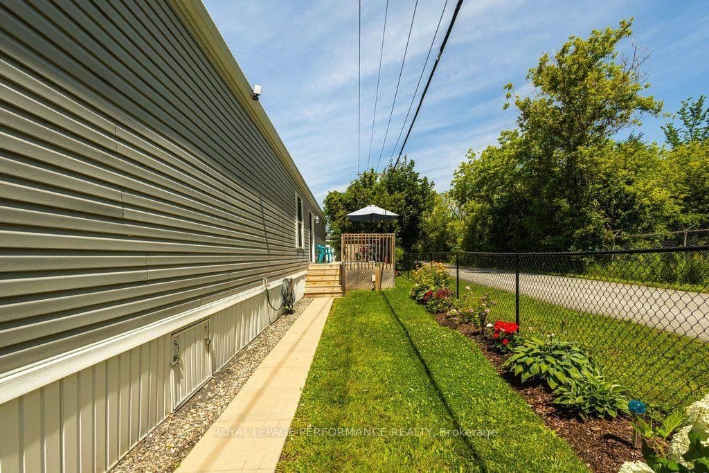 16 Eastgate Avenue thumbnail 42