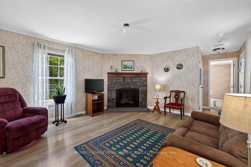 16 Eastgate Avenue thumbnail 9