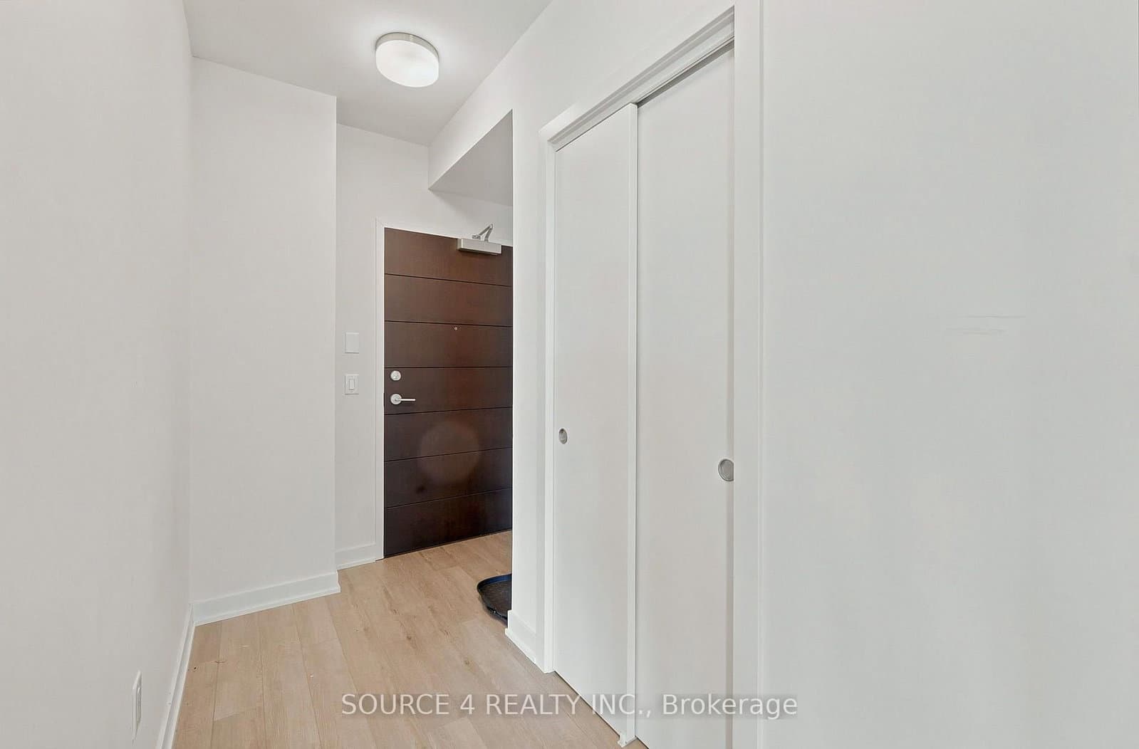 212 King William Street, Unit 815 thumbnail 2
