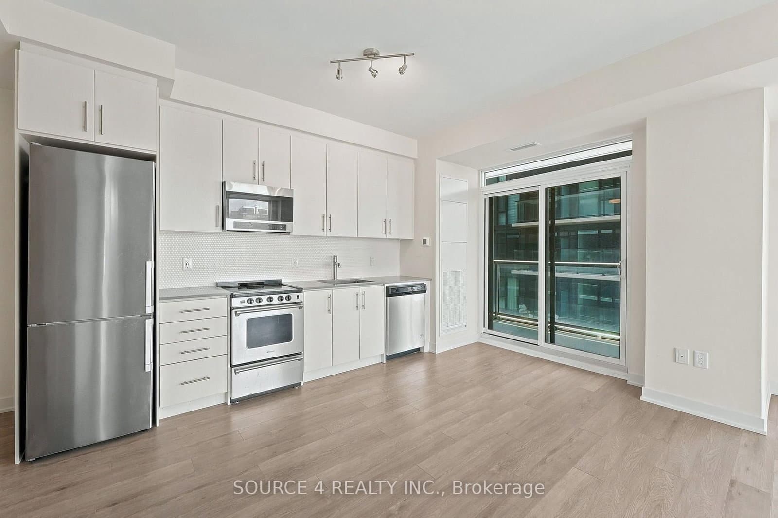 212 King William Street, Unit 815 thumbnail 5