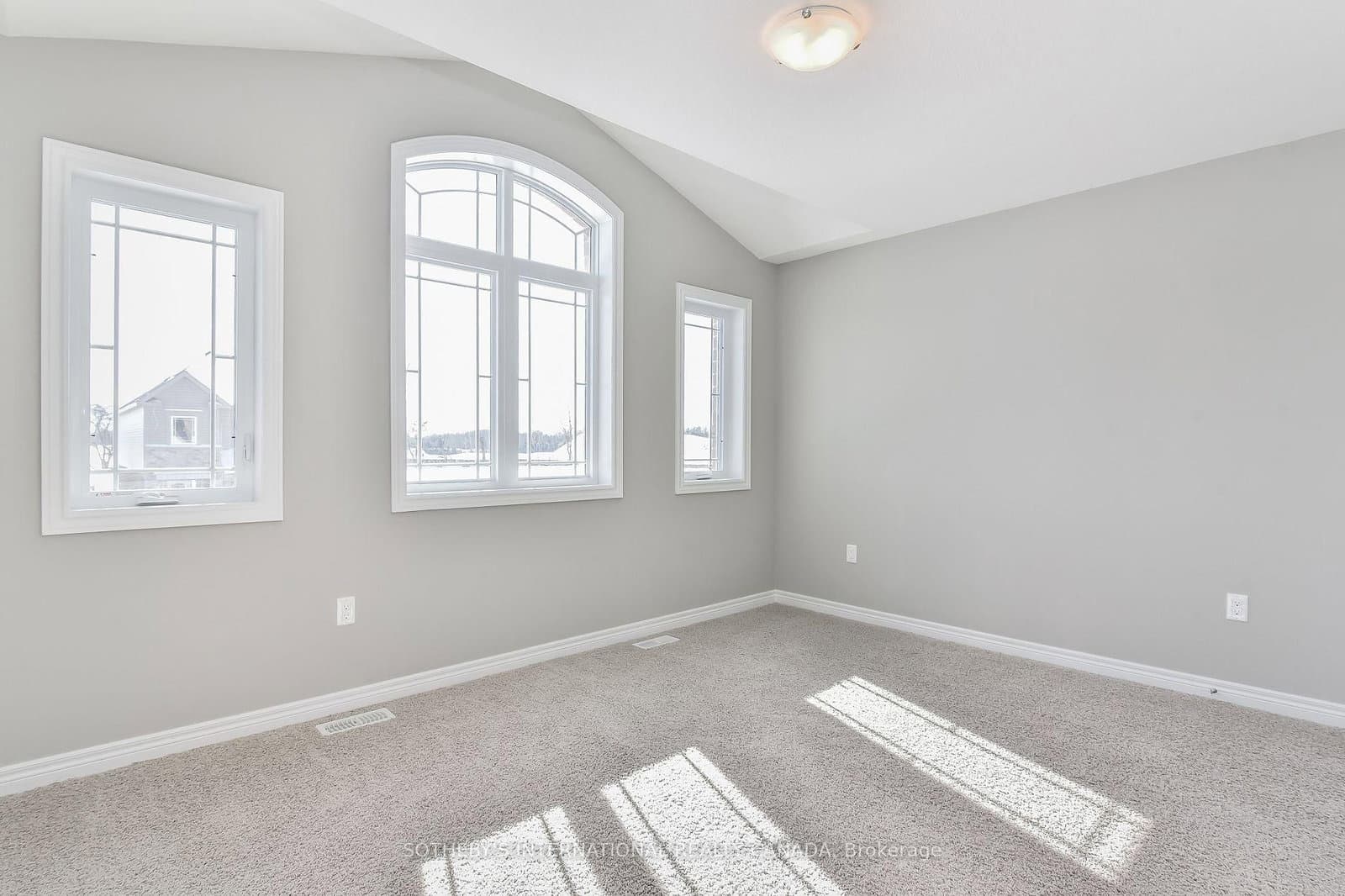 529 Anton Crescent thumbnail 20