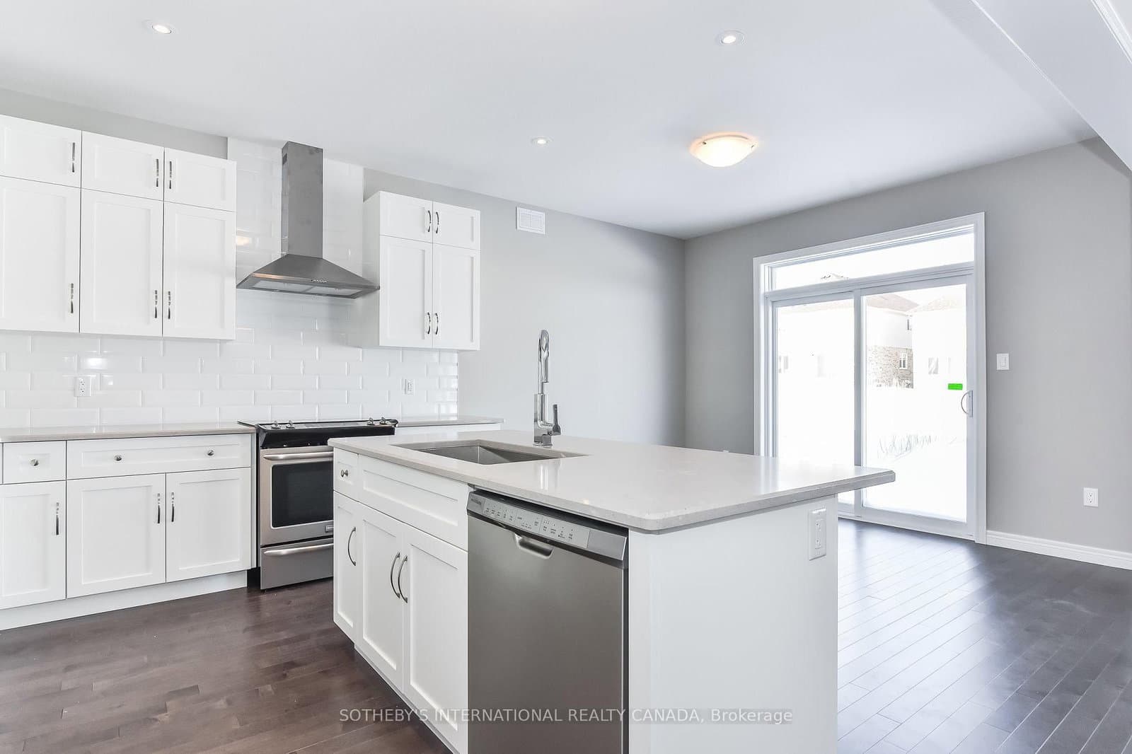 529 Anton Crescent thumbnail 9