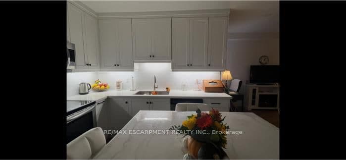 372 MARY Street, Unit 1 thumbnail 6