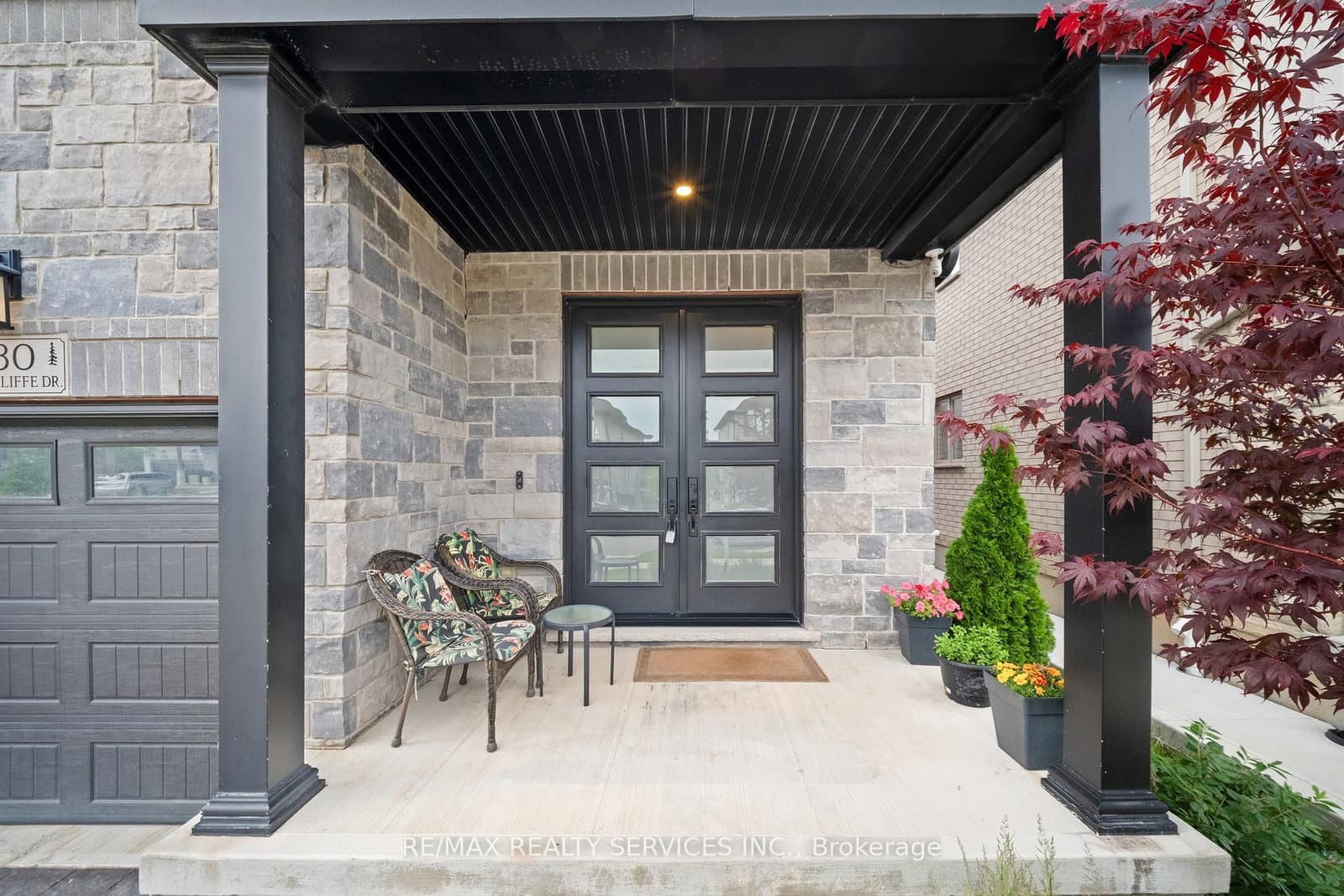 130 Pondcliffe Drive thumbnail 3