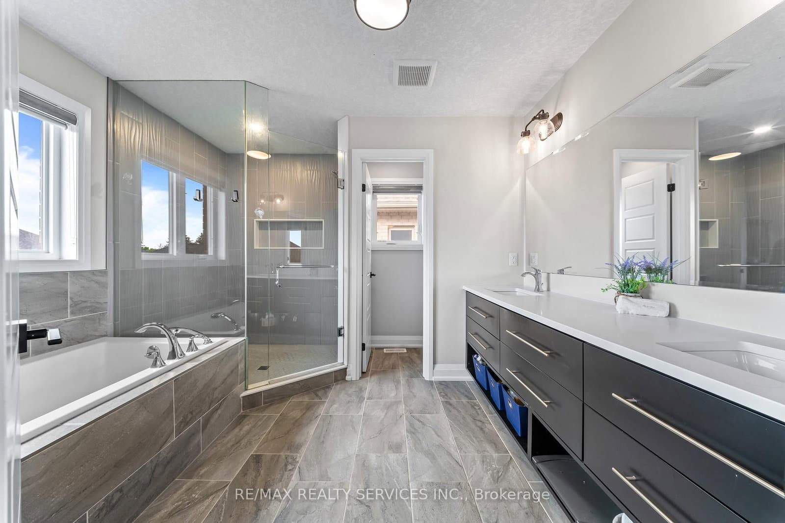 130 Pondcliffe Drive thumbnail 31