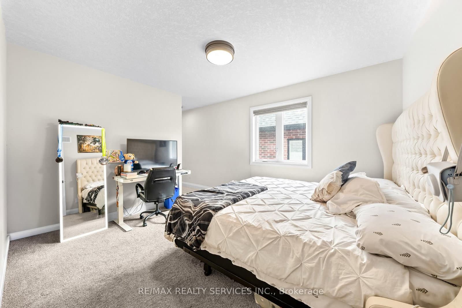 130 Pondcliffe Drive thumbnail 34