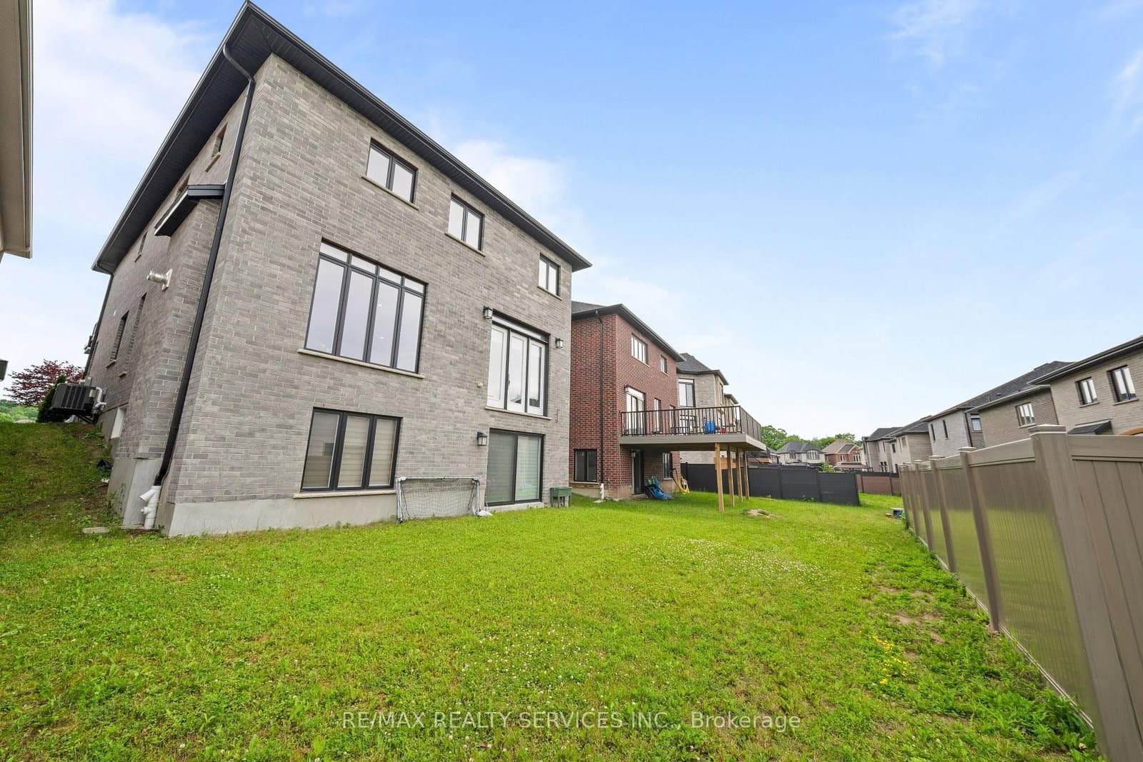 130 Pondcliffe Drive thumbnail 48