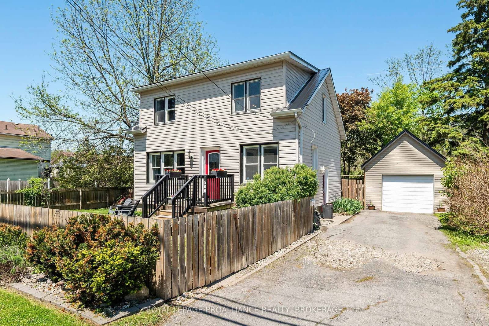 560 King Street W