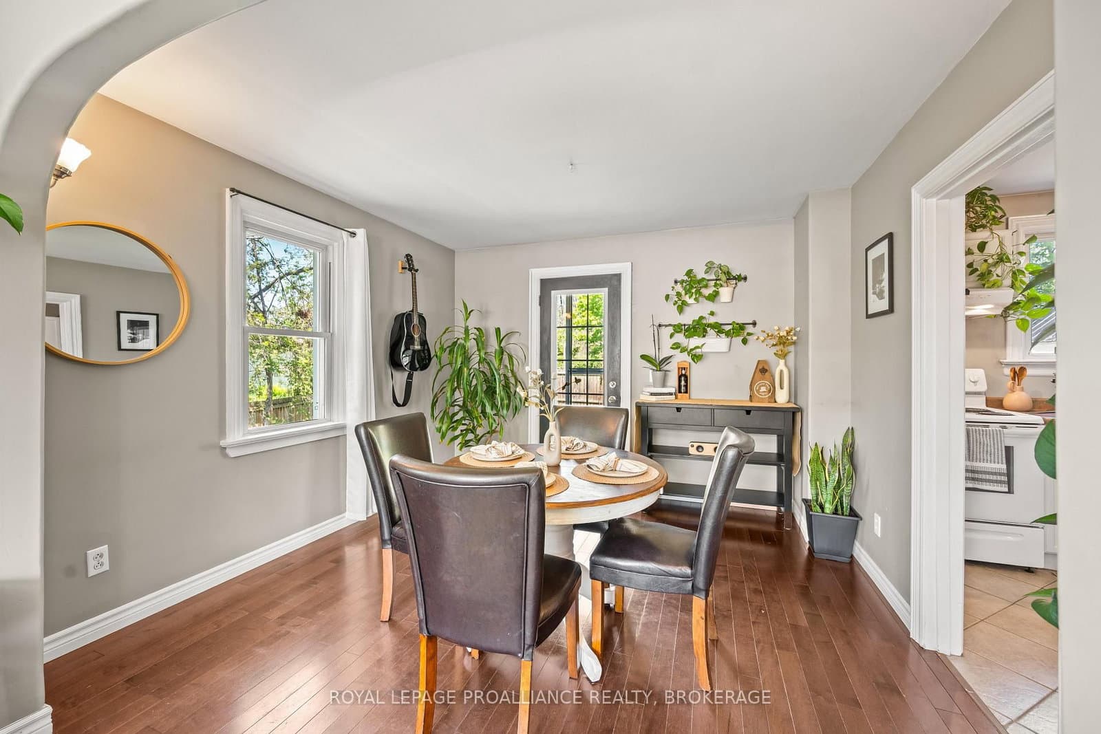 560 King Street W thumbnail 11