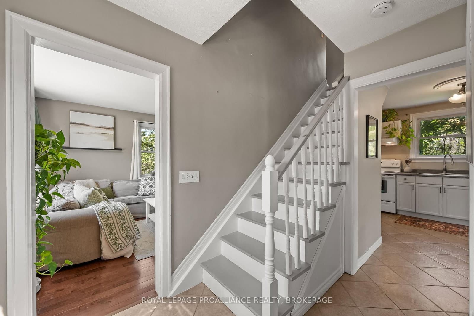 560 King Street W thumbnail 7